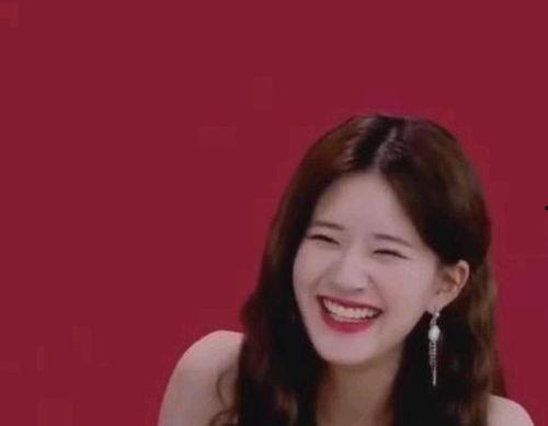 赵露思vlog吃瓜,吃瓜过程中的甜蜜瞬间