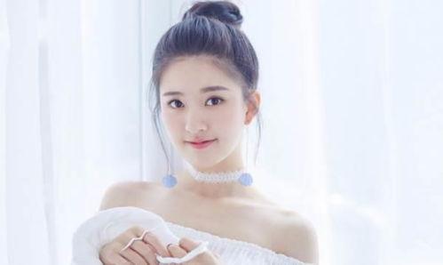 赵露思vlog吃瓜,吃瓜过程中的甜蜜瞬间