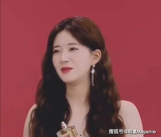 赵露思vlog吃瓜,吃瓜过程中的甜蜜瞬间