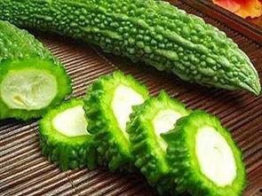 兴化美食街吃瓜,瓜果飘香，味蕾盛宴一网打尽