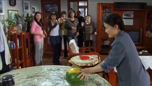 来亲家拿瓜吃,共享瓜果乐融融