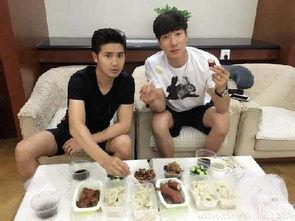 来亲家拿瓜吃,共享瓜果乐融融