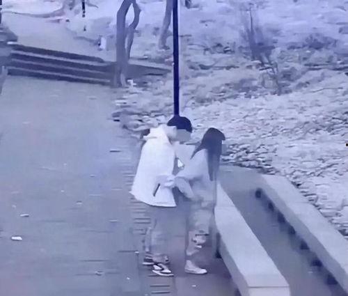 吃瓜船拍的视频,吃瓜船拍揭露娱乐圈幕后真相