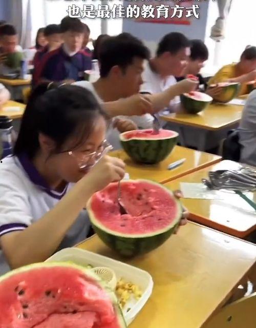 吃瓜武汉老师,网络热议背后的教育思考