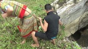 吃瓜现场女生打架,女生激烈打架，场面一度失控